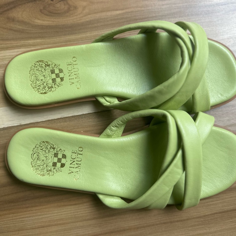Vince Camuto Green Slide Sandals with Knotted Strap - wide sandal, size 8 - new